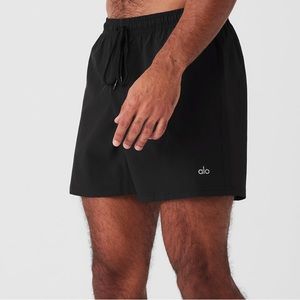 ALO Yoga Men's 7 inch circuit short size small